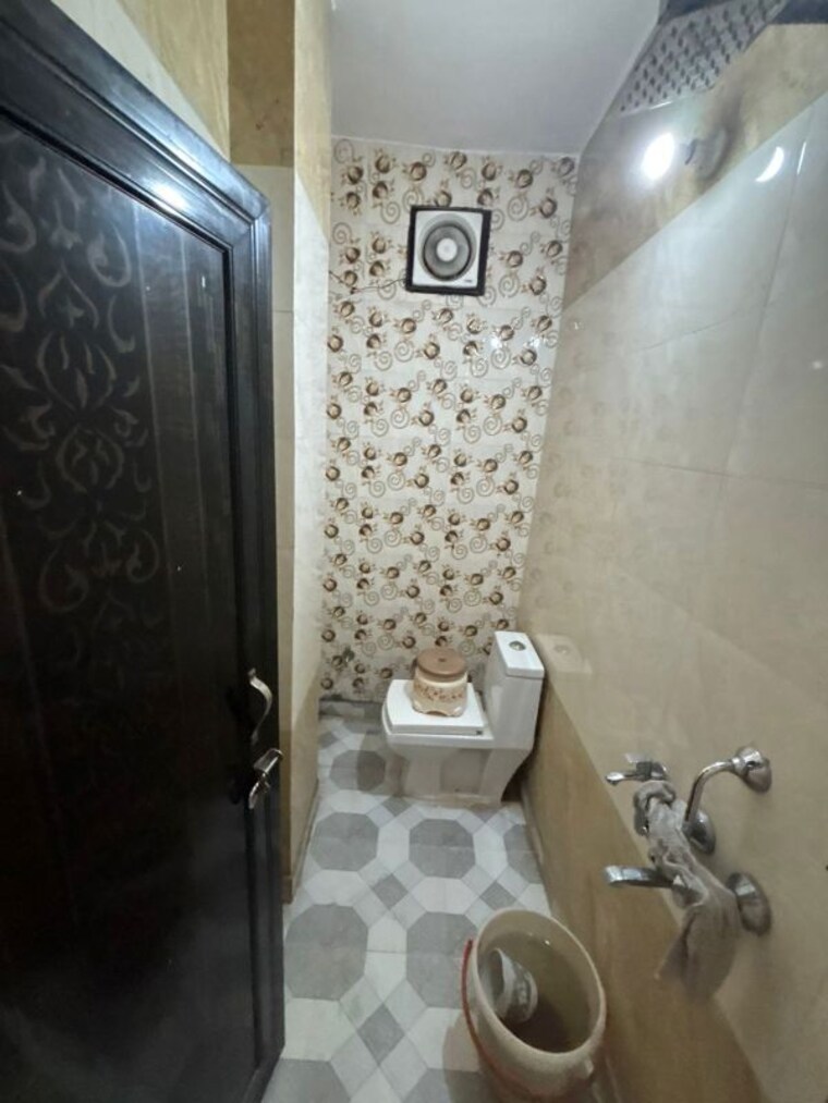 Bathroom, dwarka mor 1 Bedroom 370 Sq.Ft. Builder Floor In Dwarka Mor Delhi 10182992