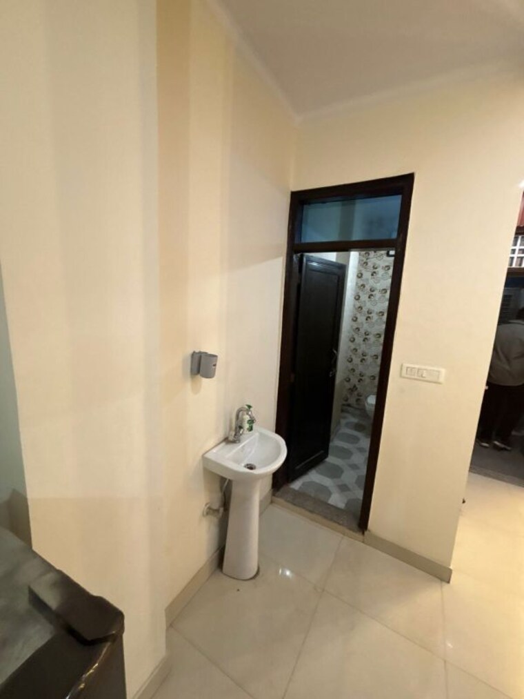 Bathroom, dwarka mor 1 Bedroom 370 Sq.Ft. Builder Floor In Dwarka Mor Delhi 10182992