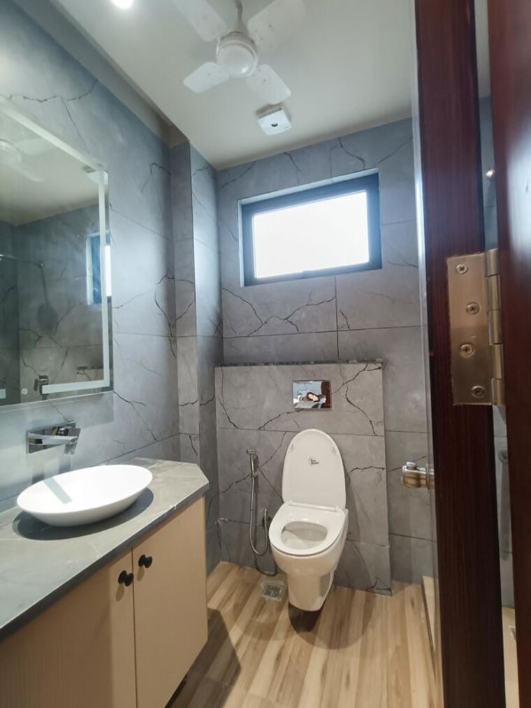 Bathroom, greater kailash i 3 Bedroom 208 Sq.Yd. Builder Floor In Greater Kailash I Delhi 10183014