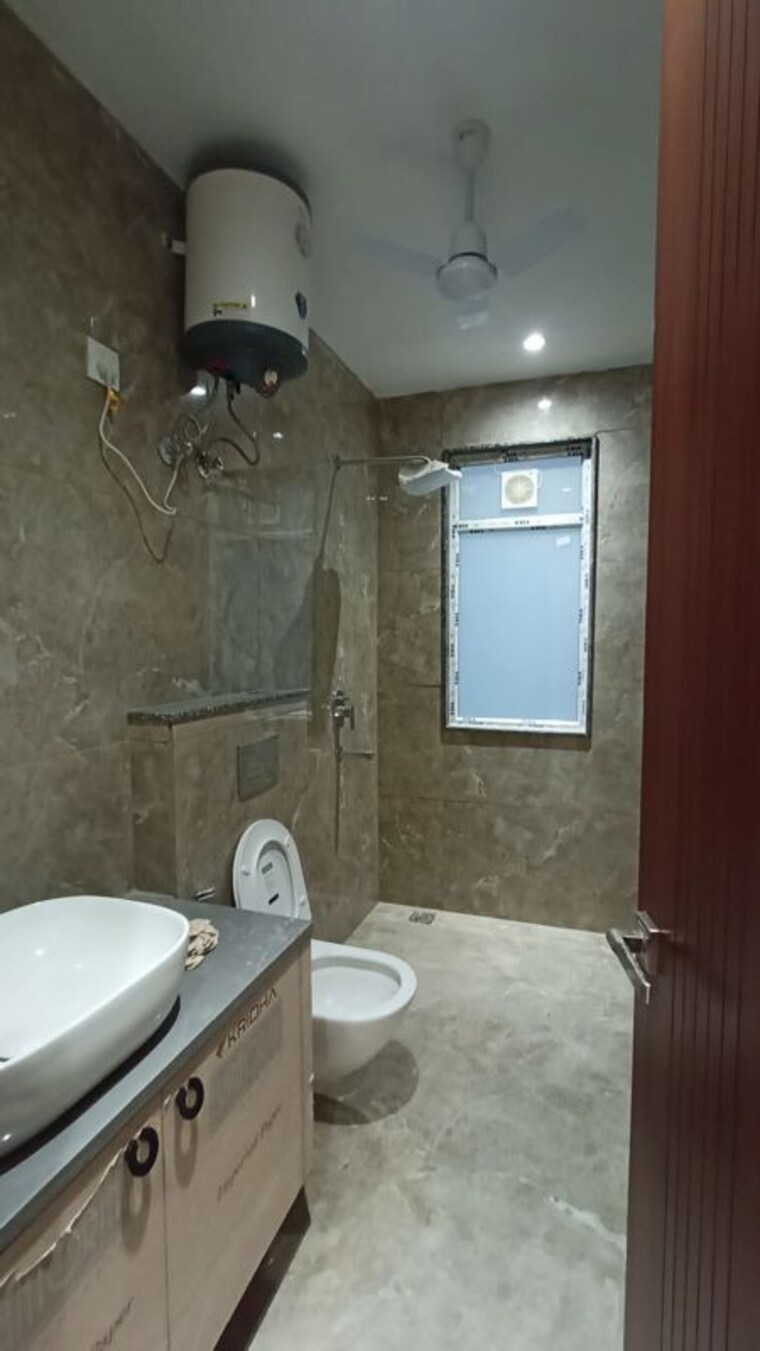 Bathroom, sector 63a 3 Bedroom 1500 Sq.Ft. Apartment In Sector 63a Gurgaon 10183046