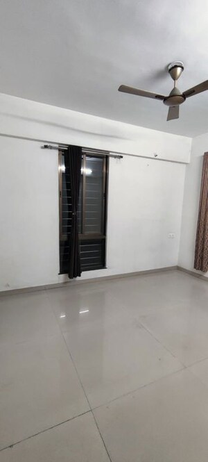 Room in 3 BHK Apartment at The Greater Ganga Panama, Pimple Nilakh – for Rent