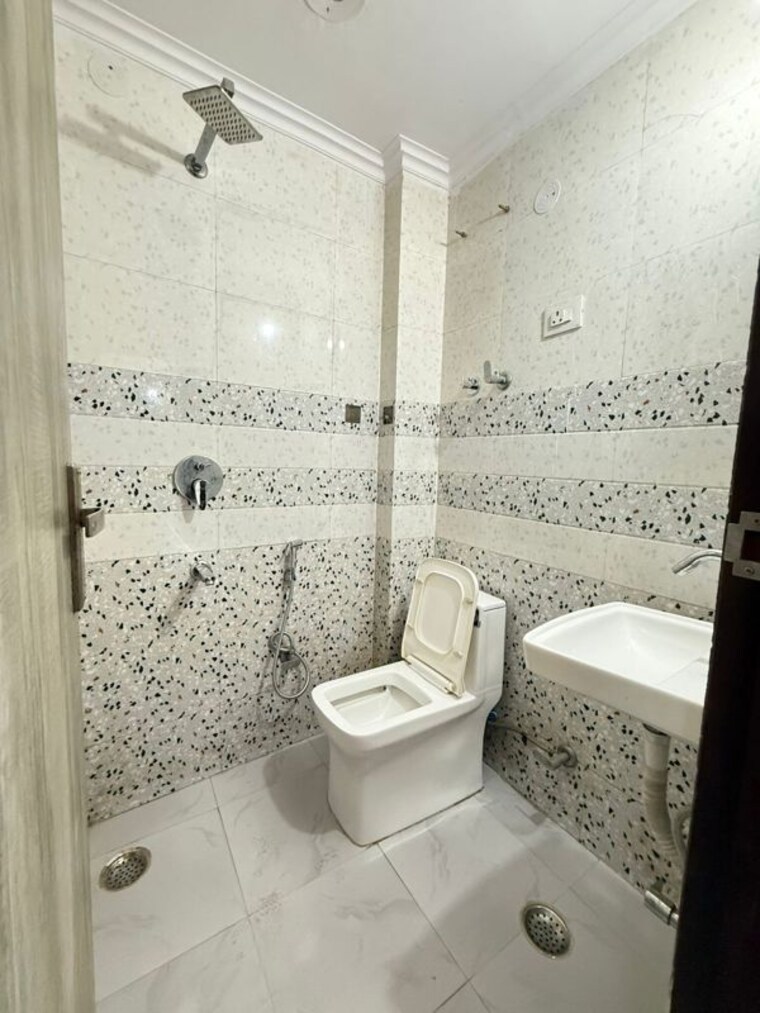 Bathroom, saket 1 Bedroom 660 Sq.Ft. Apartment In Saket Delhi 10183057