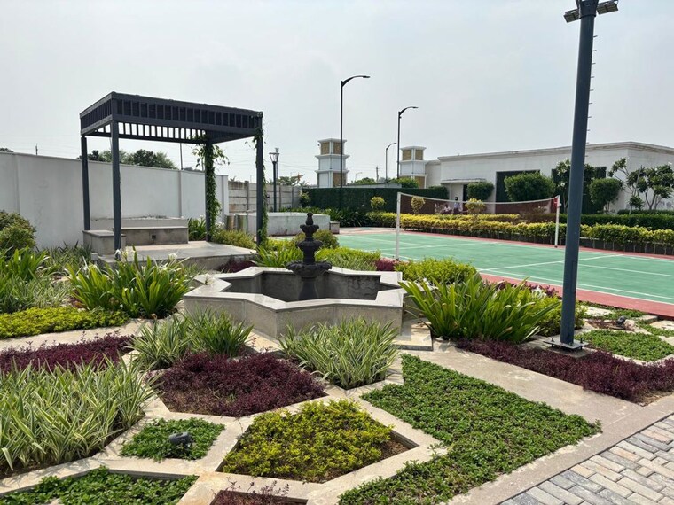 Garden, bptp-parklands  220 Sq.Yd. Plot In Sector 76 Faridabad 10183062