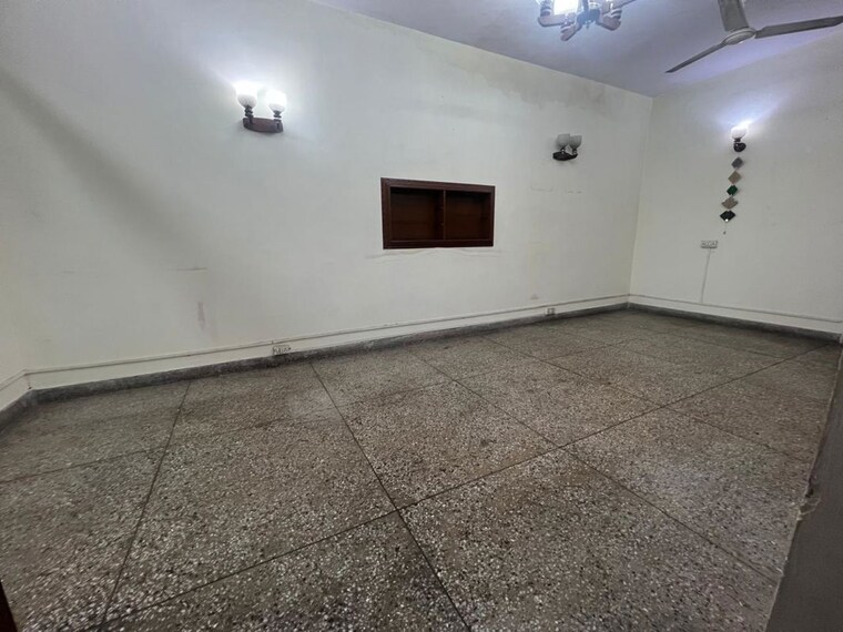 Room, greater kailash i 2 Bedroom 1800 Sq.Ft. Builder Floor In Greater Kailash I Delhi 10183077