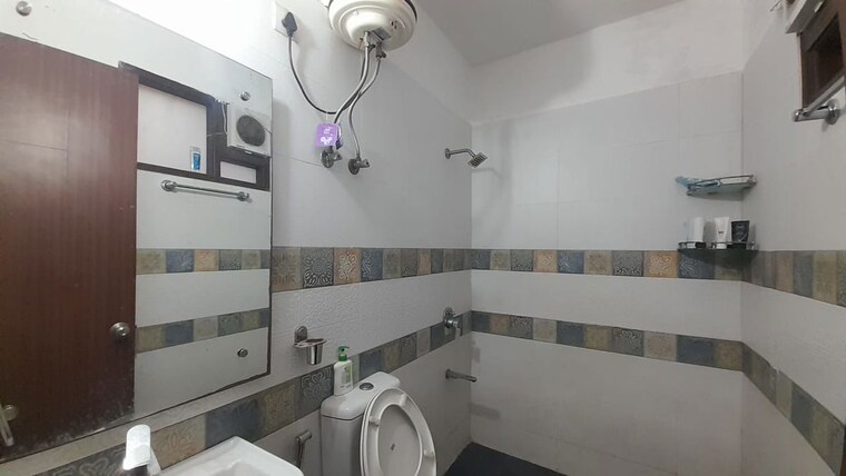 Bathroom, sector 46 2 Bedroom 80 Sq.Yd. Builder Floor In Sector 46 Gurgaon 10183041