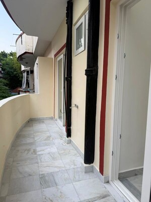 Building Lobby in 3 BHK Builder Floor at Uppal Southend, Sector 49 – for Sale