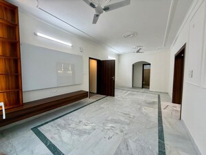 Room in 3 BHK Builder Floor at Uppal Southend, Sector 49 – for Sale