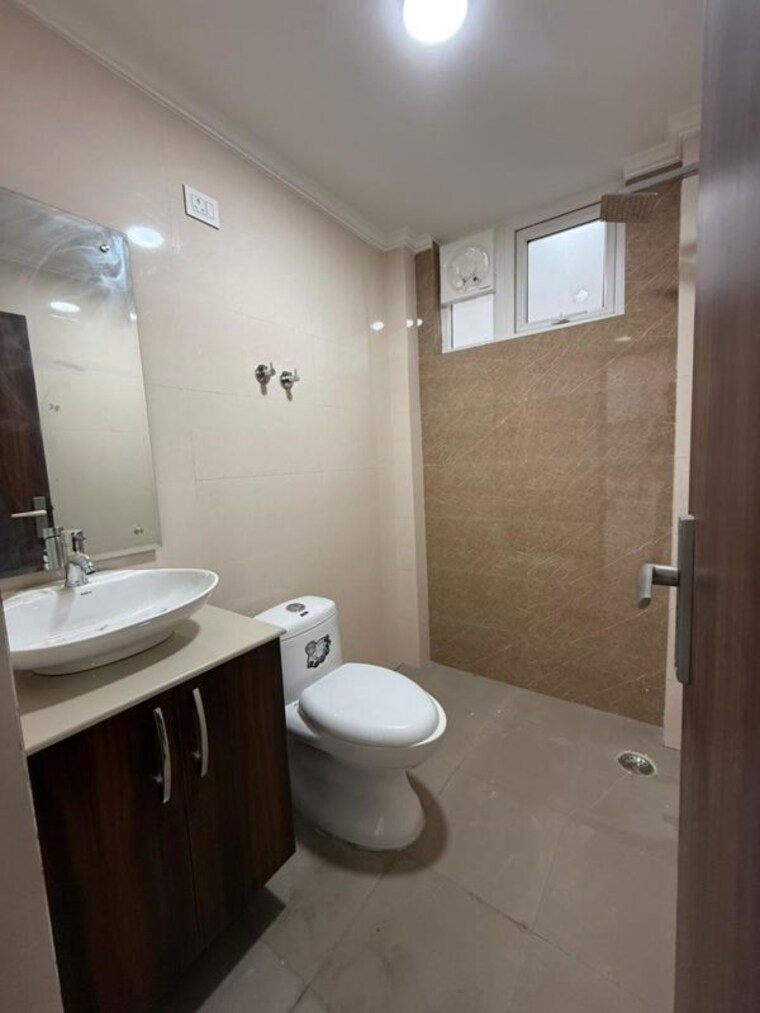 Bathroom, uppal-southend 3 Bedroom 180 Sq.Ft. Builder Floor In Sector 49 Gurgaon 10183117