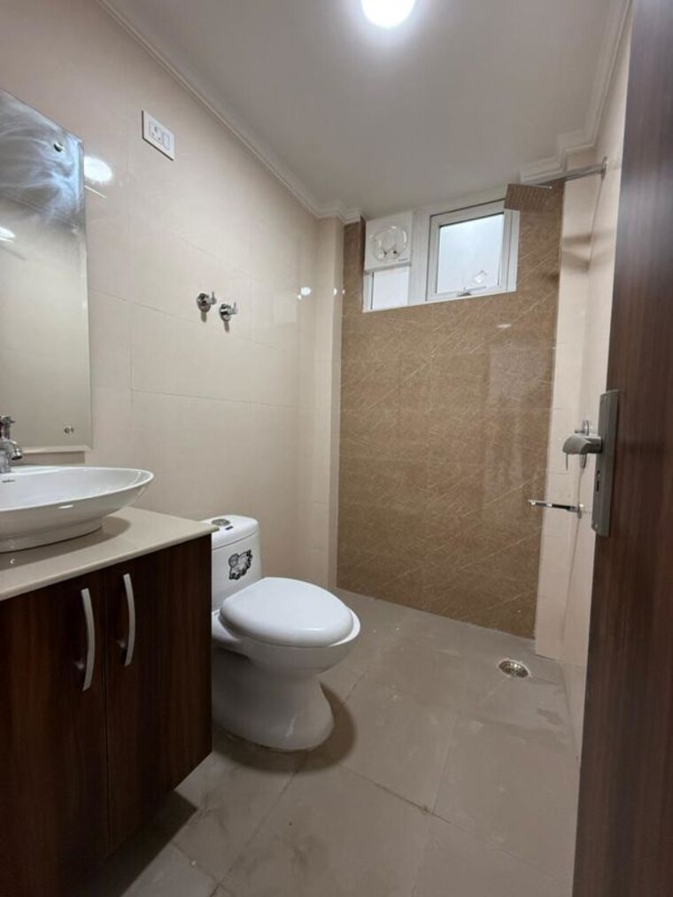 Bathroom, uppal-southend 3 Bedroom 180 Sq.Ft. Builder Floor In Sector 49 Gurgaon 10183117