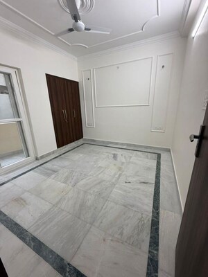 Room in 3 BHK Builder Floor at Uppal Southend, Sector 49 – for Sale