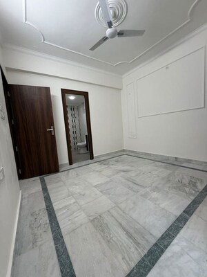 Room in 3 BHK Builder Floor at Uppal Southend, Sector 49 – for Sale