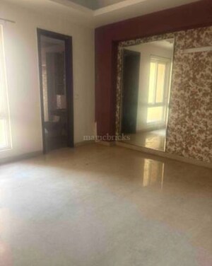 Room in 3 BHK Apartment at SAS Shalimar Grand, Butler Colony – for Rent