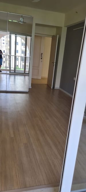 Room in 3 BHK Apartment at DLF The Skycourt, Sector 86 – for Sale