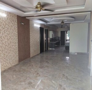 Room in 3 BHK Builder Floor at Sector 46 – for Rent