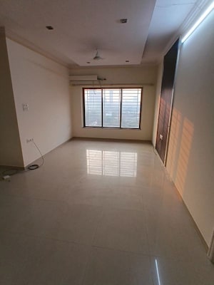 Room in 2 BHK Apartment at Raheja Willows, Kandivali East – for Rent