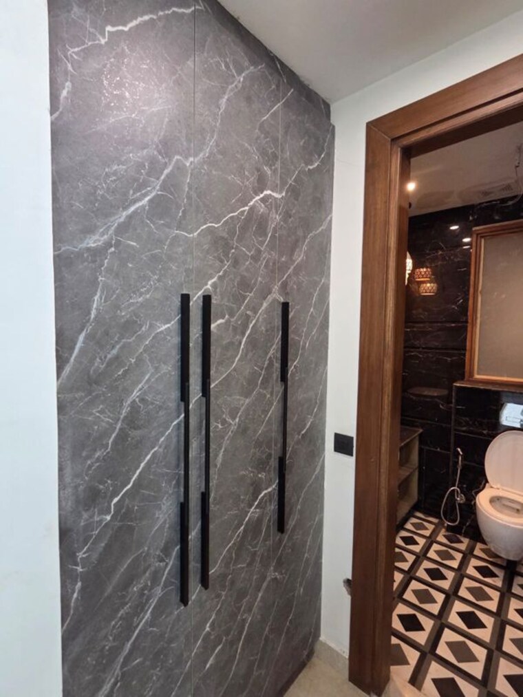 Bathroom, sector 63a 3 Bedroom 1900 Sq.Ft. Builder Floor In Sector 63a Gurgaon 10183194