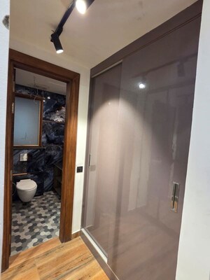 Furnished Amenities in 3 BHK Builder Floor at Sector 63a – for Sale