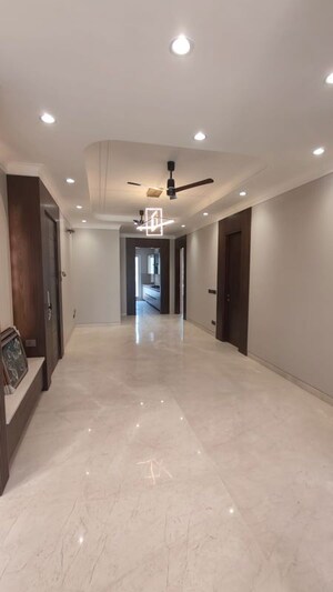 Room in 4 BHK Builder Floor at Sector 63a – for Sale