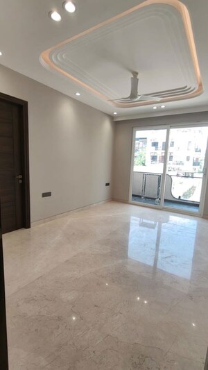 Room in 4 BHK Builder Floor at Sector 63a – for Sale