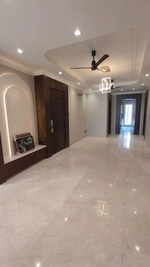 4 BHK + Servant Room 280 Sq.Yd. Builder Floor in Sector 63A