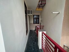 2 BHK + Pooja Room,Servant Room Builder Floor For Rent in Spazedge