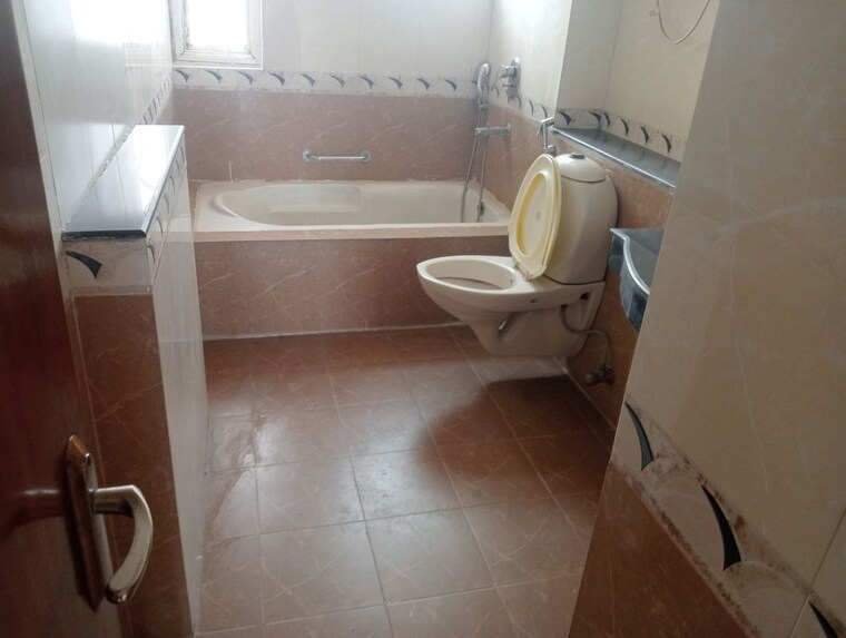 Bathroom, parsvnath-green-ville 3 Bedroom 1945 Sq.Ft. Apartment In Sector 48 Gurgaon 10183237