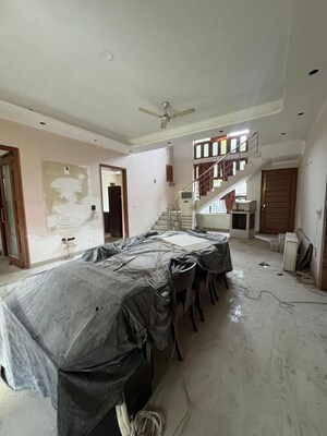 Bedroom in 5 BHK Independent House at Sector 21c – for Rent