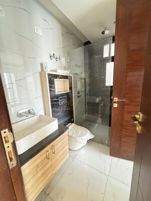 Team Area in 4 BHK Builder Floor at Sector 21c – for Rent