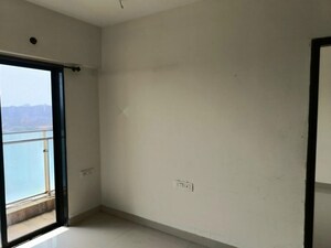Room in 2 BHK Apartment at Hubtown Hillcrest, Andheri East – for Sale
