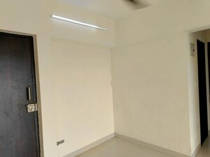 Room in 2 BHK Apartment at Hubtown Hillcrest, Andheri East – for Sale