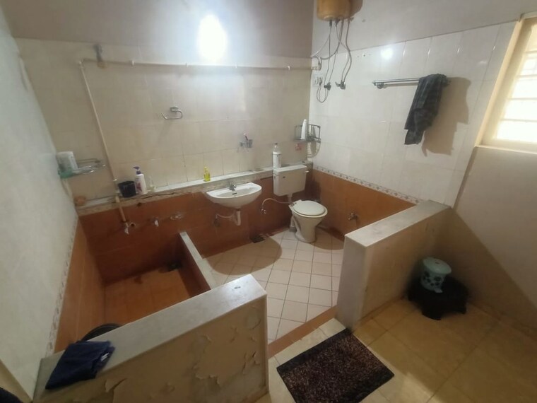 Bathroom, prahlad nagar 4 Bedroom 300 Sq.Yd. Villa In Prahlad Nagar Ahmedabad 10183213
