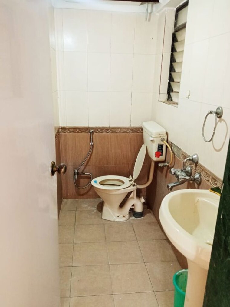 Bathroom, lalwani-regency 2.5 Bedroom 1350 Sq.Ft. Apartment In Viman Nagar Pune 10183042