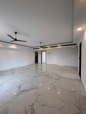 Room in 4 BHK Apartment at NSG Chittaranjan Tower, Powai – for Sale