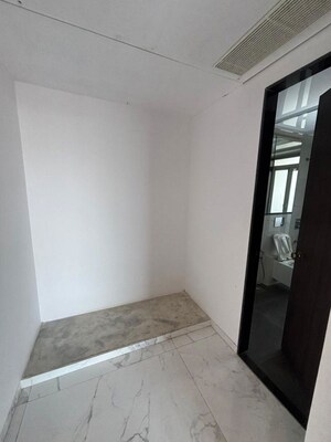 Room in 4 BHK Apartment at NSG Chittaranjan Tower, Powai – for Sale