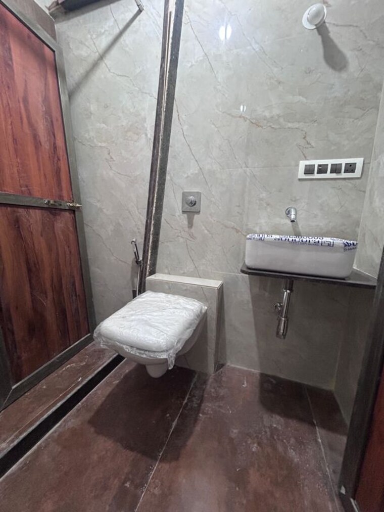 Bathroom, ic colony 1 Bedroom 450 Sq.Ft. Apartment In Ic Colony Mumbai 10183645