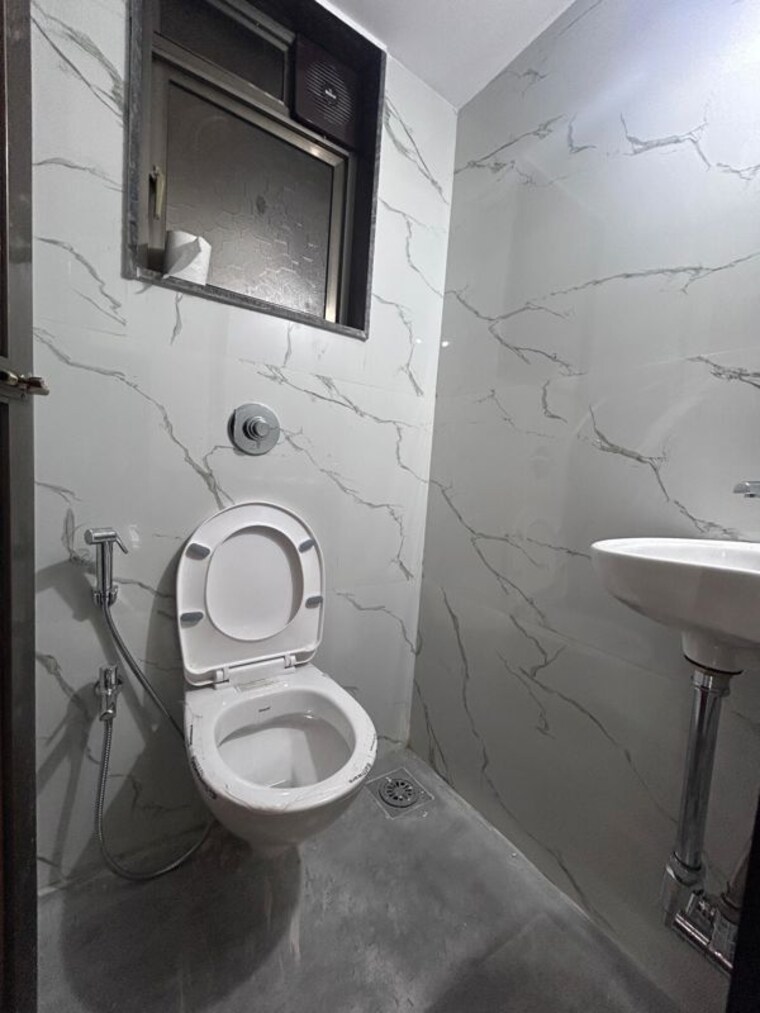 Bathroom, ic colony 1 Bedroom 450 Sq.Ft. Apartment In Ic Colony Mumbai 10183645