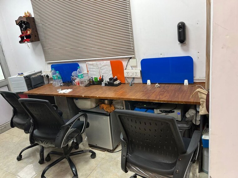 Team Area, sector 15 Commercial Office Space 300 Sq.Ft. In Sector 15 Noida 10183649
