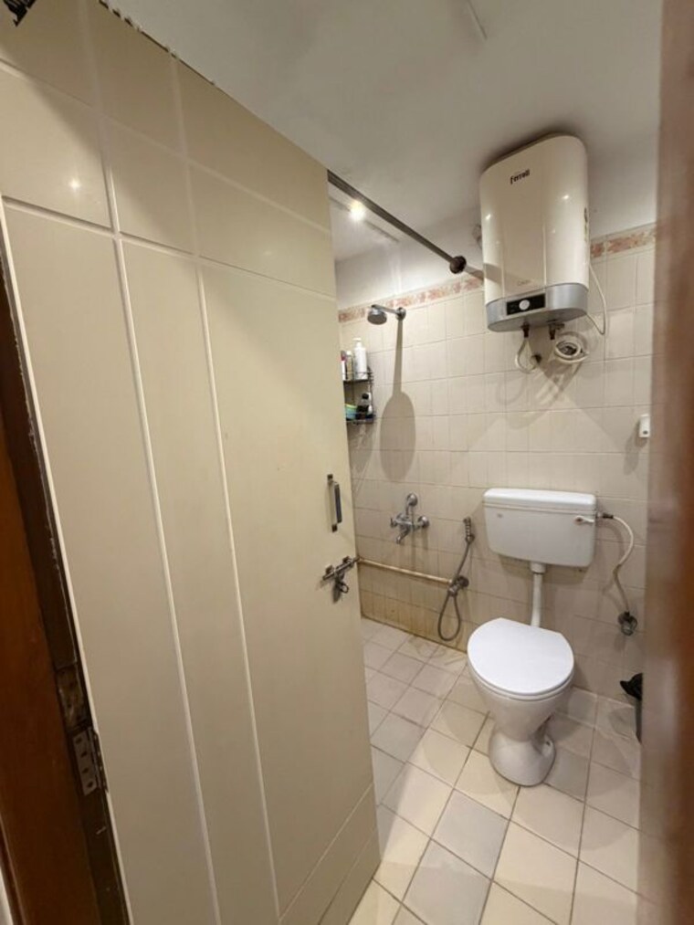 Bathroom, cubbon-terraces 2 Bedroom 1800 Sq.Ft. Apartment In Infantry Road Bangalore 10183757
