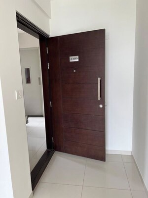 Room in 2 BHK Apartment at Godrej Aqua, International Airport Road – for Rent