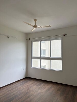 Room in 2 BHK Apartment at Godrej Aqua, International Airport Road – for Rent