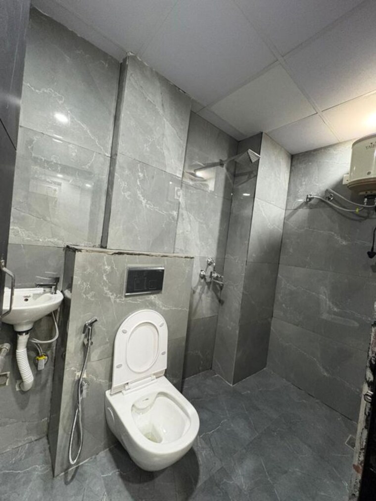Bathroom, sector 40 2 Bedroom 1200 Sq.Ft. Builder Floor In Sector 40 Gurgaon 10184001