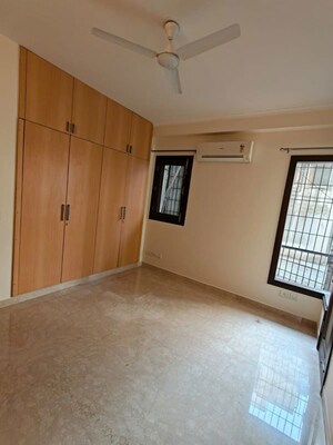 Room in 3 BHK Builder Floor at Safdarjung Enclave – for Rent