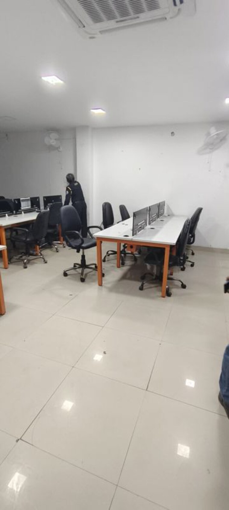 Team Area, gomti nagar Commercial Office Space 1350 Sq.Ft. In Gomti Nagar Lucknow 10184086