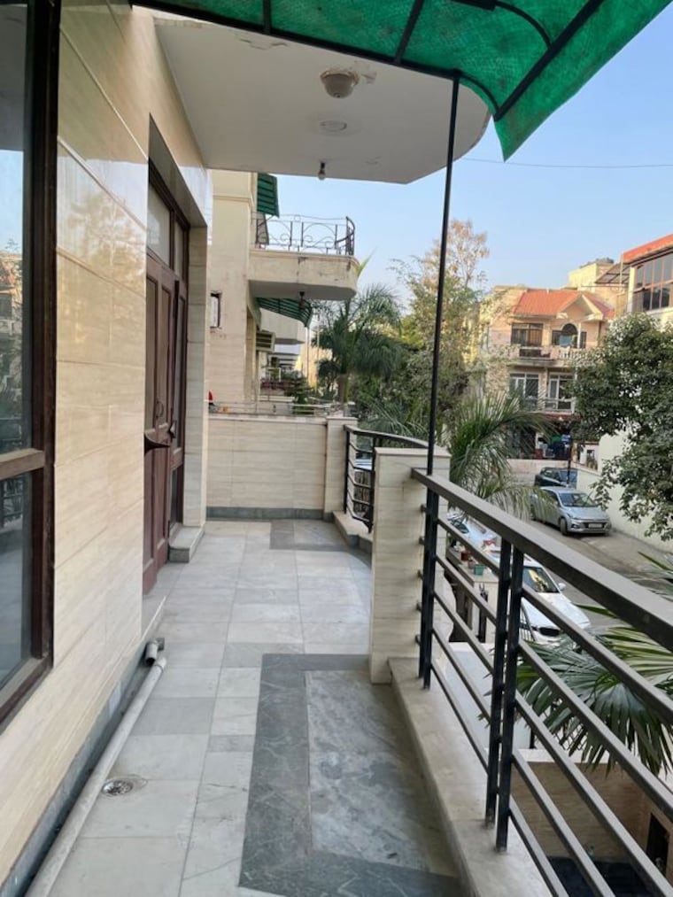 Balcony, sector 51 3 Bedroom 215 Sq.Yd. Builder Floor In Sector 51 Gurgaon 10184092