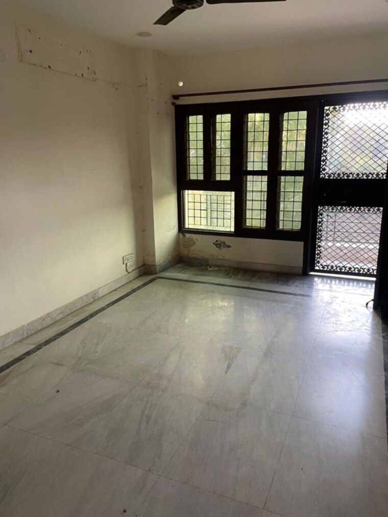 Room, sector 51 3 Bedroom 215 Sq.Yd. Builder Floor In Sector 51 Gurgaon 10184092