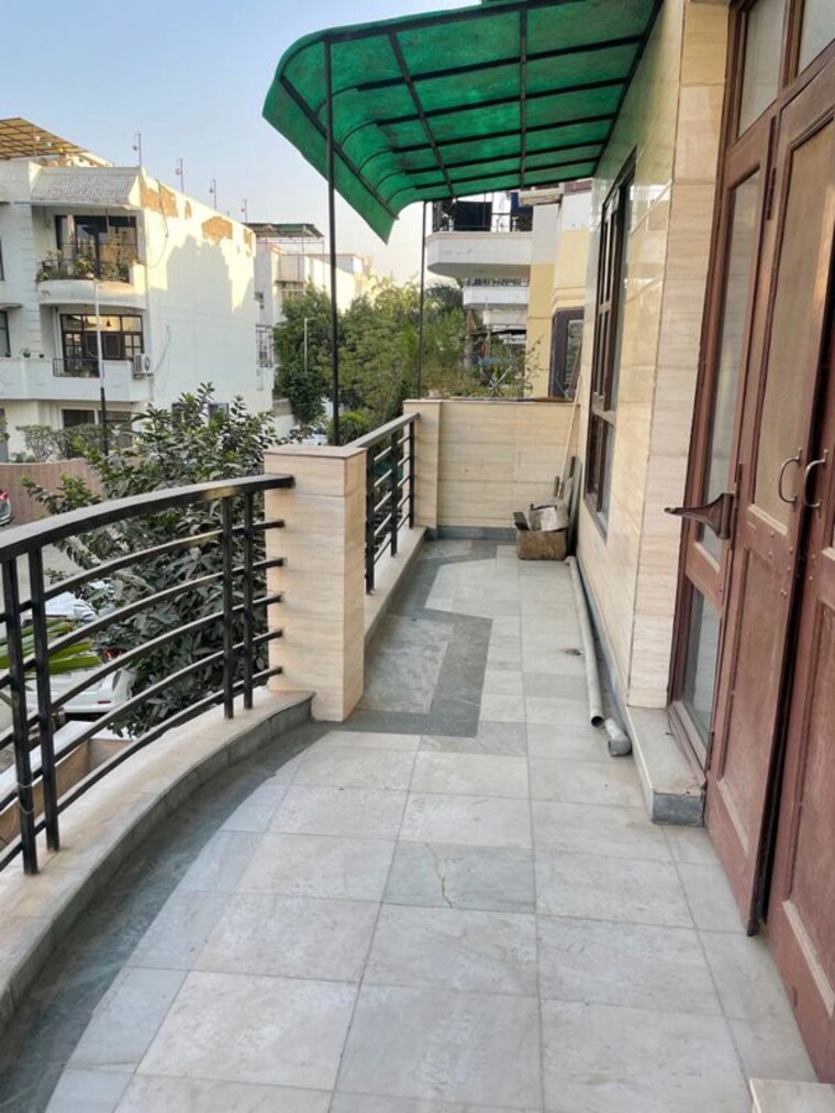 Balcony, sector 51 3 Bedroom 215 Sq.Yd. Builder Floor In Sector 51 Gurgaon 10184092