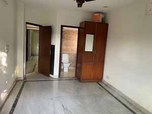 Room in 3 BHK Builder Floor at Sector 51 – for Rent