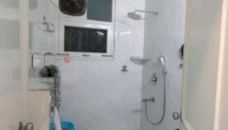 Bathroom, surya-cghs 4 Bedroom 2800 Sq.Ft. Apartment In Sector 43 Gurgaon 10184096