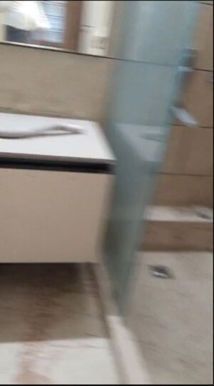 Furnished Amenities in 4 BHK Builder Floor at Pamposh Enclave – for Rent