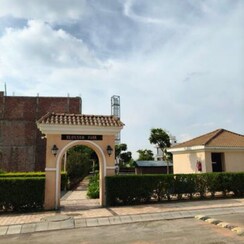 Plot For Sale in Model Town